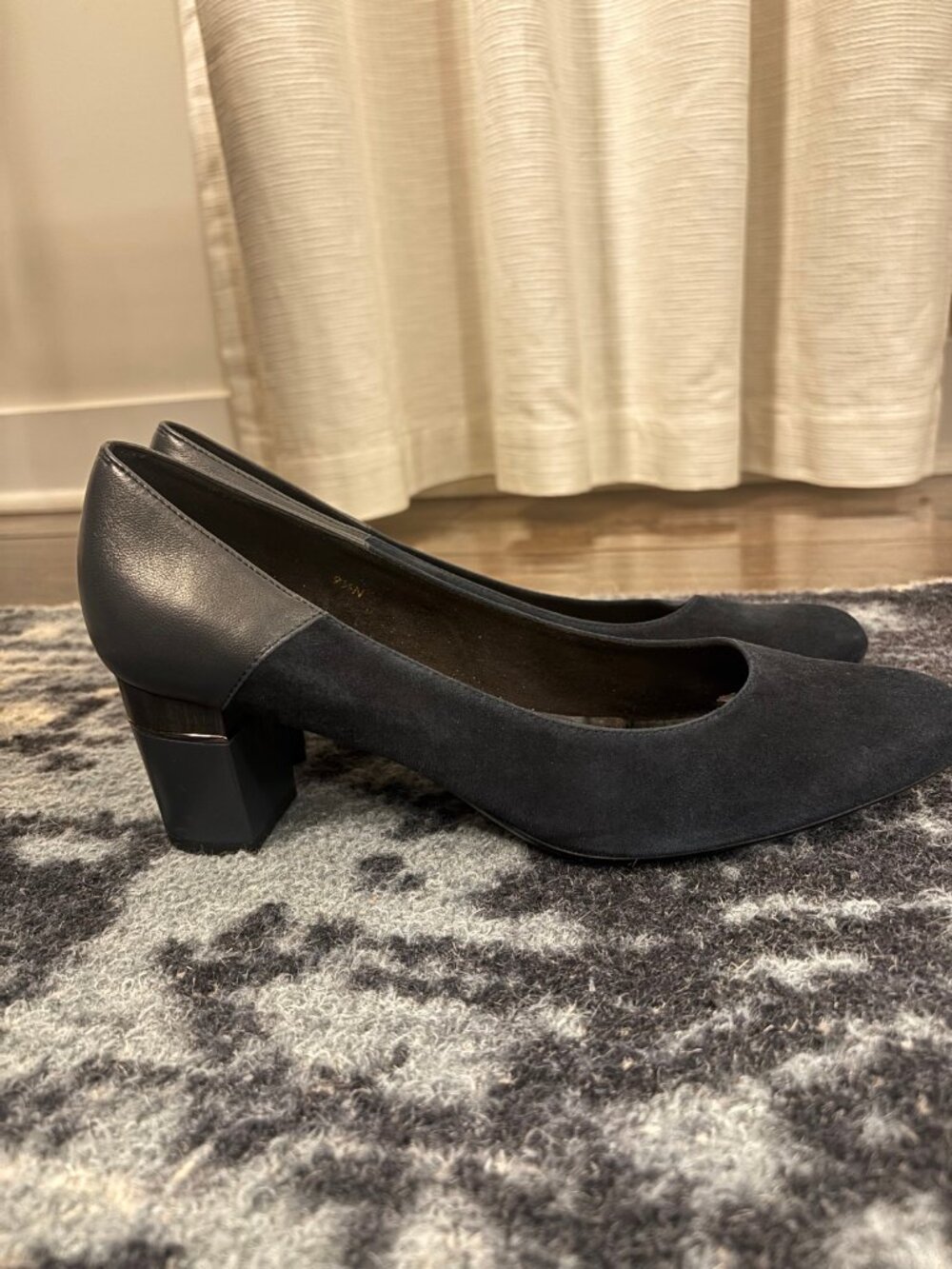Van Eli Navy Suede Block Heel Pumps Two-Tone Leather 9.5 N
